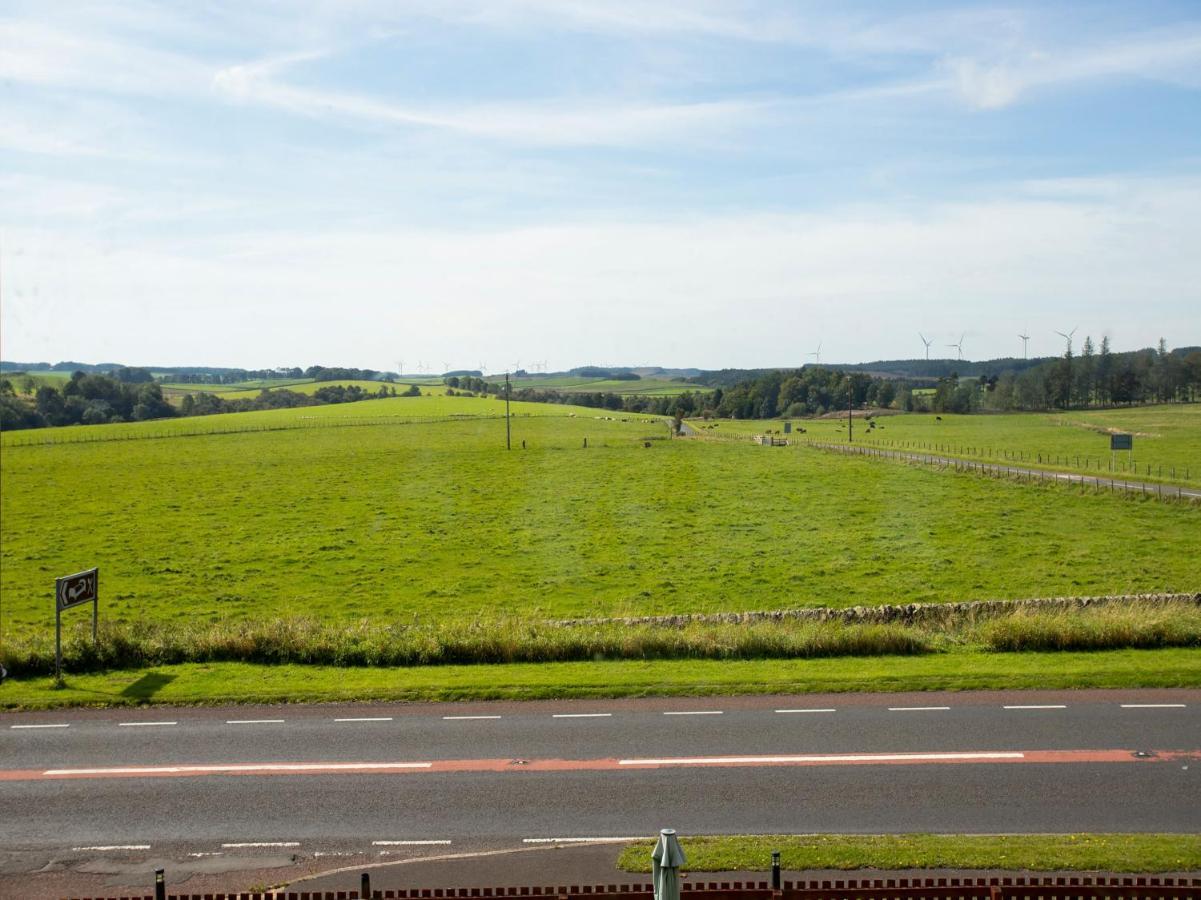 Oyo Knowesgate Inn, Northumberland National Park Kirkwhelpington Extérieur photo
